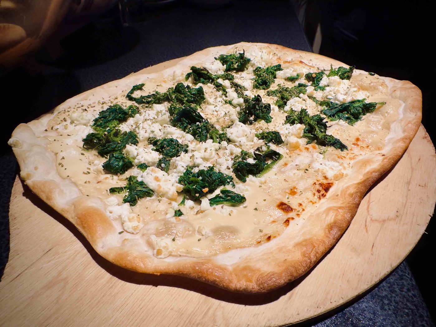 Flammkuchen mit Spinat und Feta